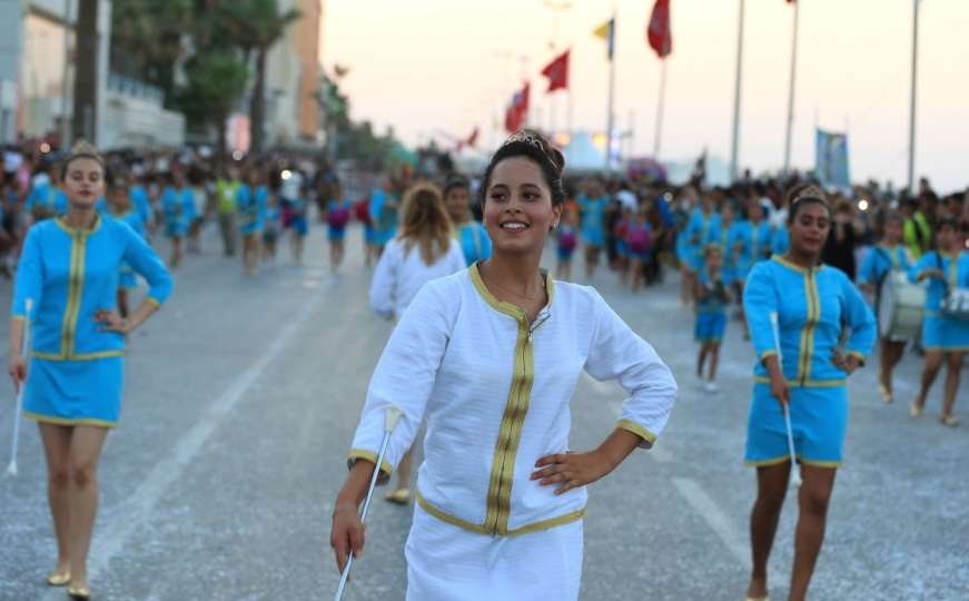 Ljetni karneval u Tunisu: Tradicija plesa i raznovrsnih kostima